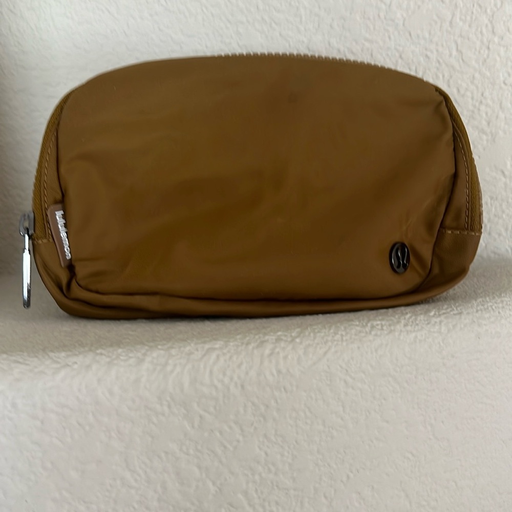 Lululemon Everywhere Belt Bag in Burnt Caramel